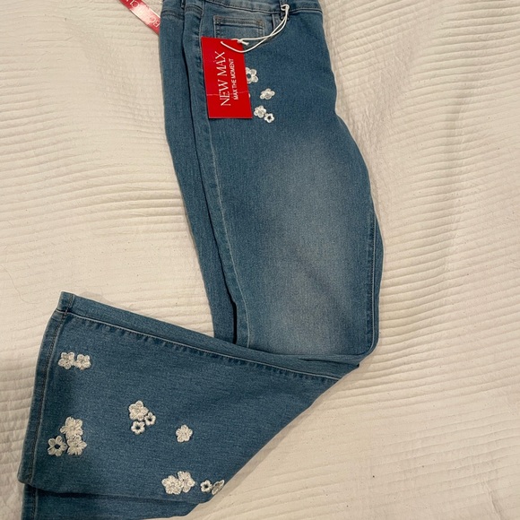 Women's Blue Boot Cut Jeans with Floral Embroidery (size 16) - Picture 11 of 12